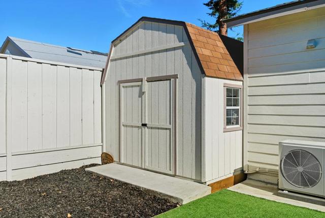 320 N Ellsworth Avenue, San Mateo CA: https://media.crmls.org/mediaz/60da25ef-7ef6-446c-a2ab-41407813fa3b.jpg