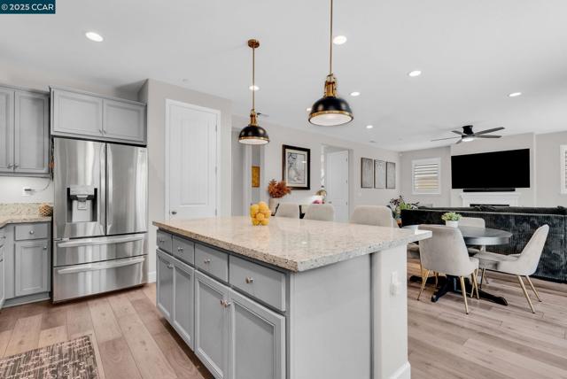 499 Yarrow Dr, Fairfield CA: https://media.crmls.org/mediaz/60daba67-5133-467f-8291-8a791b916afe.jpg