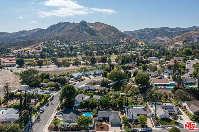 6941 Scarborough Peak Drive, West Hills CA: https://media.crmls.org/mediaz/60db0ca6-807c-45b2-8ab8-3b72238404f8.jpg