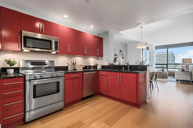 88 E San Fernando Street, San Jose CA: https://media.crmls.org/mediaz/60db8864-49e7-4056-8b99-2dcb3974f460.jpg