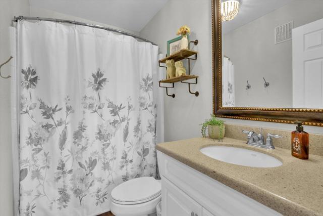 2640 Escala Circle, San Diego CA: https://media.crmls.org/mediaz/60dcdab1-d6fa-4afe-9175-7d91ce025837.jpg