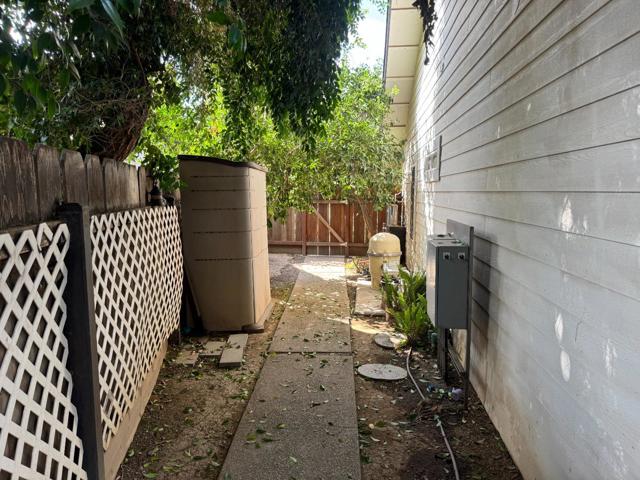 1703 Monte Grosso Drive, Merced CA: https://media.crmls.org/mediaz/60dd7d90-5743-4aa2-814e-575aad7bf427.jpg