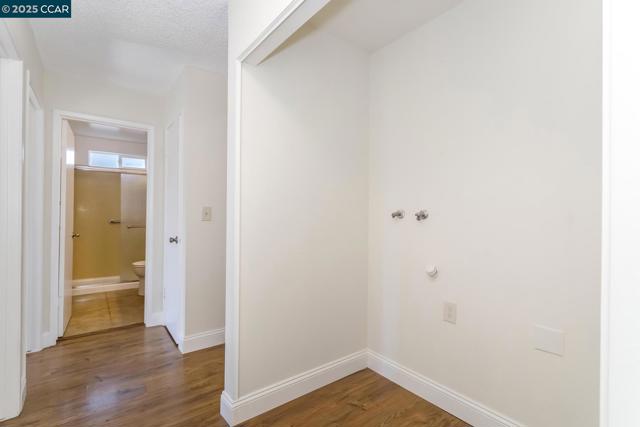 1769 Redwood Rd, Hercules CA: https://media.crmls.org/mediaz/60dd8cb8-0589-4d21-a05b-dce7b063c112.jpg