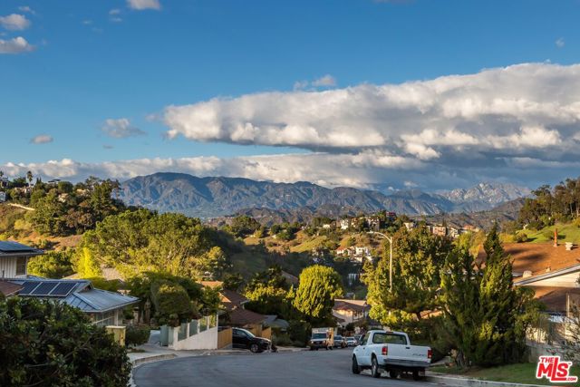 4015 Karelia Street, Los Angeles CA: https://media.crmls.org/mediaz/60ddbfcb-7ba0-45d0-9f80-01f3ccbd6067.jpg