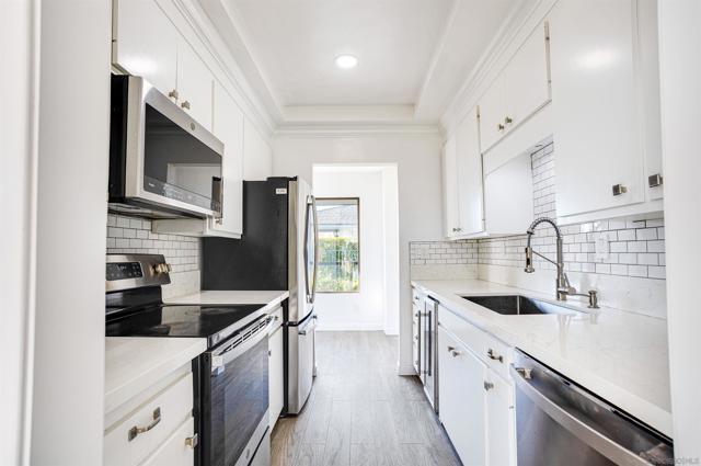 752 Monserate Ave, Chula Vista CA: https://media.crmls.org/mediaz/60de2d3d-2bae-4d0e-8d4e-457bfe628471.jpg