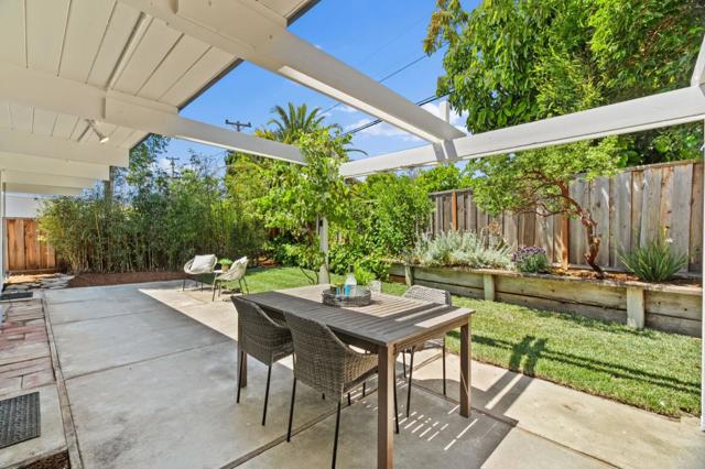 858 Cornwall Court, Sunnyvale CA: https://media.crmls.org/mediaz/60de4e73-b0e2-416f-8b74-496929e76c0a.jpg