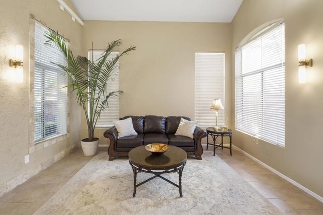 838 Masters Dr, Oceanside CA: https://media.crmls.org/mediaz/60de6e81-b677-4432-b2a7-d2c392e3c20e.jpg