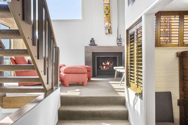 3 Abbott Way, Piedmont CA: https://media.crmls.org/mediaz/60de9cc0-bb40-4f24-9c7d-6c5d94aa0c16.jpg