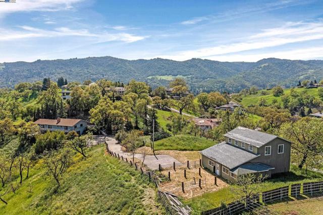 855 El Pintado Rd, Danville CA: https://media.crmls.org/mediaz/60dfd894-f8ce-4d52-9b06-edb55be233b8.jpg