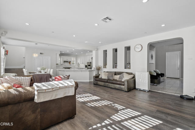 2012 Keltic Lodge Drive, Oxnard CA: https://media.crmls.org/mediaz/60e007bd-a4c5-49a9-9d7f-5ff21aa12076.jpg