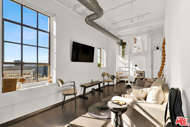 1645 Vine Street, Los Angeles CA: https://media.crmls.org/mediaz/60e00ae3-9585-4e0e-b510-d3fdf5224ad2.jpg