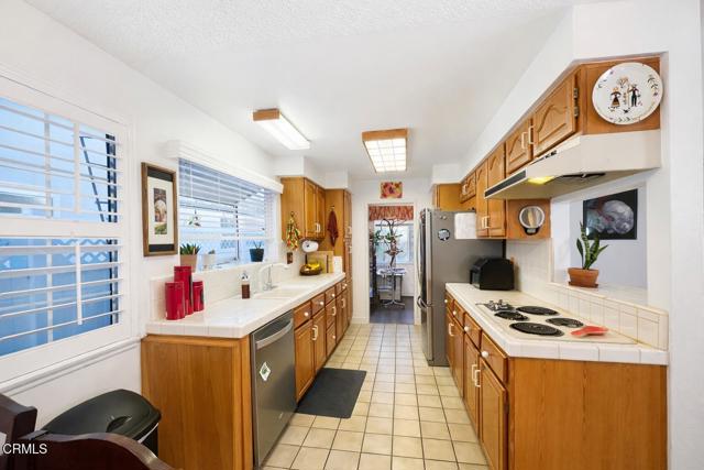 Detail Gallery Image 3 of 10 For 8582 Hollister St, Ventura,  CA 93004 - 3 Beds | 2 Baths