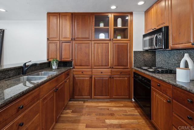 2500 Torrey Pines Rd, La Jolla CA: https://media.crmls.org/mediaz/60e1ad21-8388-43ef-9ea6-03fd99dba2f9.jpg