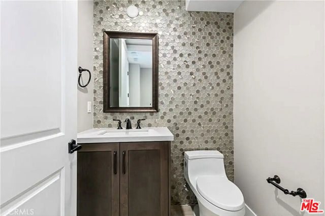 20517 W Deer Grass Court, Porter Ranch CA: https://media.crmls.org/mediaz/60e1e87d-7f1b-4188-880d-d5758f74d051.jpg