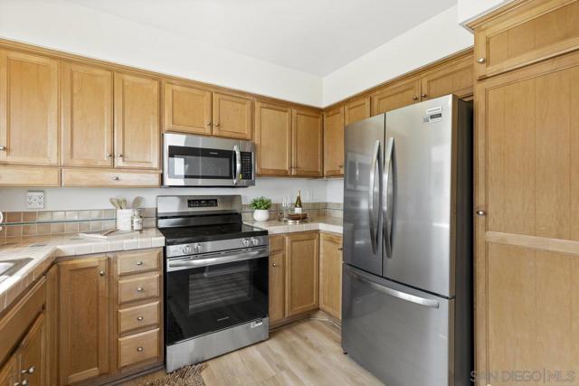 4469 Albatross Way, Oceanside CA: https://media.crmls.org/mediaz/60e20dc0-2197-4287-bdc6-538e062f23ba.jpg