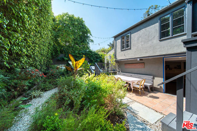 6626 Cahuenga Terrace, Los Angeles CA: https://media.crmls.org/mediaz/60e28d18-fa3a-4c6c-ae38-aa8e4d69dd32.jpg