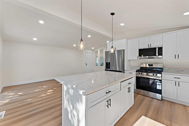 Detail Gallery Image 5 of 30 For 13162 Highway 8 Business #104,  El Cajon,  CA 92021 - 3 Beds | 2 Baths