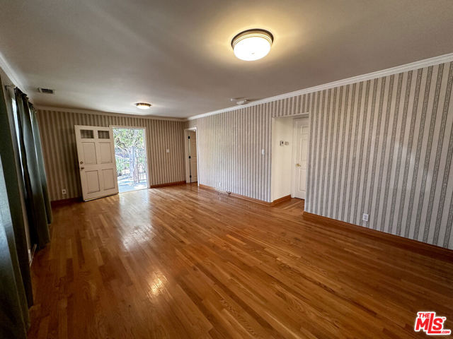 4337 Prospect Avenue, Los Angeles CA: https://media.crmls.org/mediaz/60e2f4e9-c511-41f4-b6c9-0e077b438952.jpg