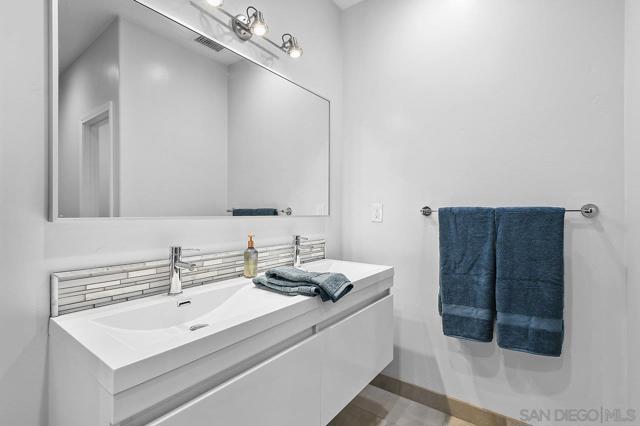 8931 Sunwood Dr, Santee CA: https://media.crmls.org/mediaz/60e31e25-67e4-4e26-90e7-26dcd6ff80f4.jpg