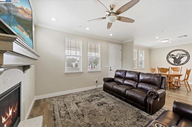 736 N P St, Livermore CA: https://media.crmls.org/mediaz/60e33b9f-ff43-4b67-96dd-768c09847bb3.jpg
