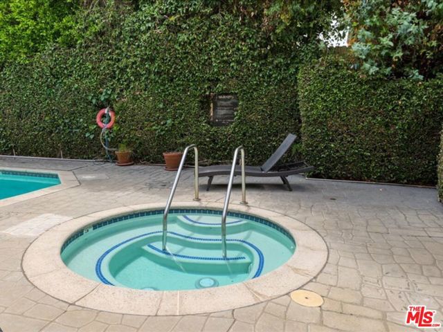 4477 Woodman Avenue, Sherman Oaks CA: https://media.crmls.org/mediaz/60e3578d-4d89-489f-90b4-6dbd42da9cfb.jpg