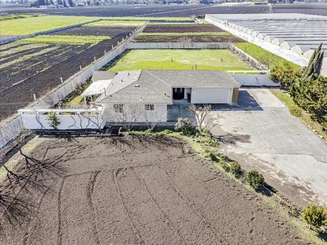 7381 Furlong Avenue, Gilroy CA: https://media.crmls.org/mediaz/60e36220-8404-49c6-bbc2-94c12d2b65f9.jpg