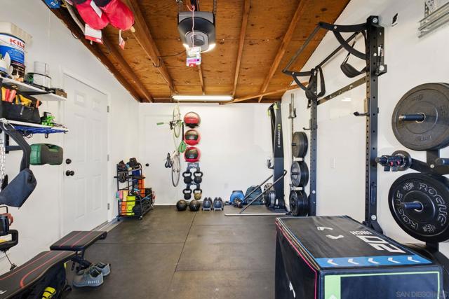 4862 Kesling Ct, San Diego CA: https://media.crmls.org/mediaz/60e3747a-21c5-4b5b-839c-29ccc6028c19.jpg
