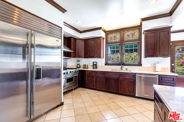 8545 FRANKLIN Avenue, Los Angeles CA: https://media.crmls.org/mediaz/60e3a13a-ba9b-47cc-86f1-e0a7c60a784a.jpg