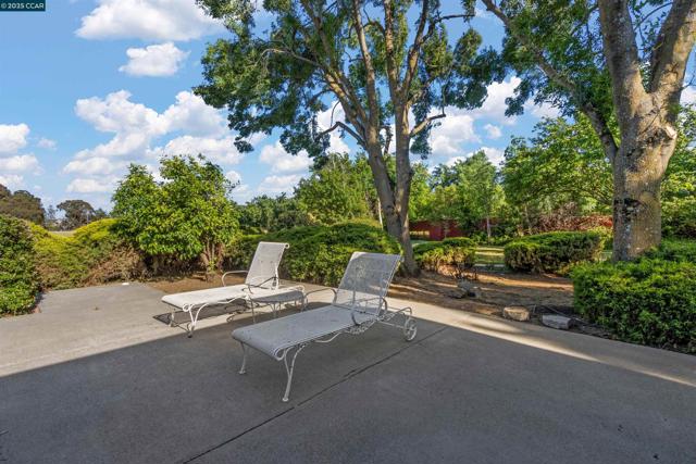 5435 Box R Ranch Rd, Vacaville CA: https://media.crmls.org/mediaz/60e3bddd-3b78-4ef4-9761-f034d3ee14a0.jpg