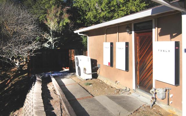 23416 Sunset Drive, Los Gatos CA: https://media.crmls.org/mediaz/60e40d34-00a6-47de-9605-05abbbf21fde.jpg