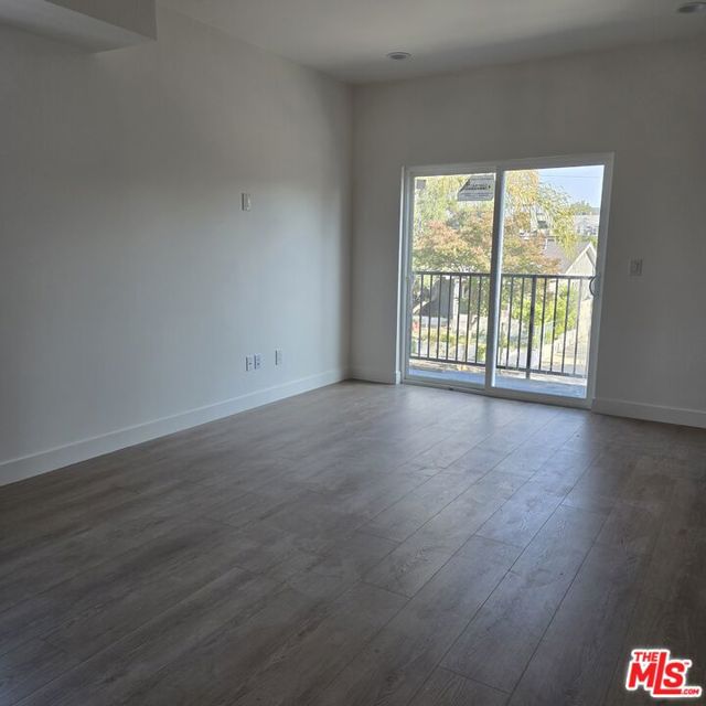 10829 Peach Grove Street, 2 photo 8