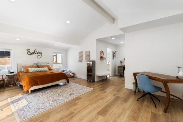 13953 Sagewood Dr, Poway CA: https://media.crmls.org/mediaz/60e48db4-c5cb-4436-a731-63fa5b0a4866.jpg