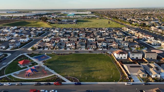 2121 Stagecoach Road, Patterson CA: https://media.crmls.org/mediaz/60e491d0-2522-4ceb-9306-53e46f8d0de4.jpg