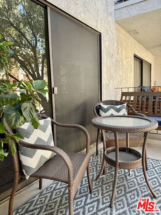 837 N West Knoll Drive, West Hollywood CA: https://media.crmls.org/mediaz/60e4b43f-5265-4abb-af69-f4fcc4a9ce08.jpg