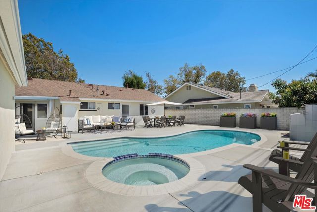11521 Davenport Road, Los Alamitos CA: https://media.crmls.org/mediaz/60e4fd8c-b9c7-4bc0-9d9b-cbdbfc06d866.jpg