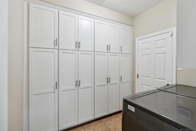 Image 15 of 47 For 401 Vine St  