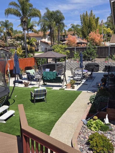 1552 Merlot Ct, Vista CA: https://media.crmls.org/mediaz/60e59c10-6d98-40f4-a6d7-13ef2bf8bb47.jpg