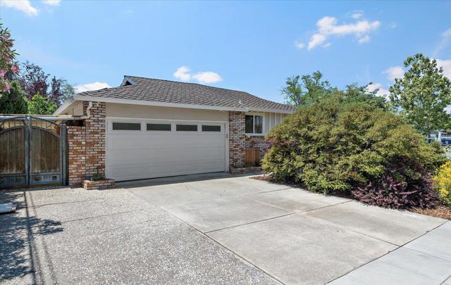 1340 Sierra Mar Drive, San Jose CA: https://media.crmls.org/mediaz/60e5e463-56ee-4c2a-a296-13e0aabccd5f.jpg