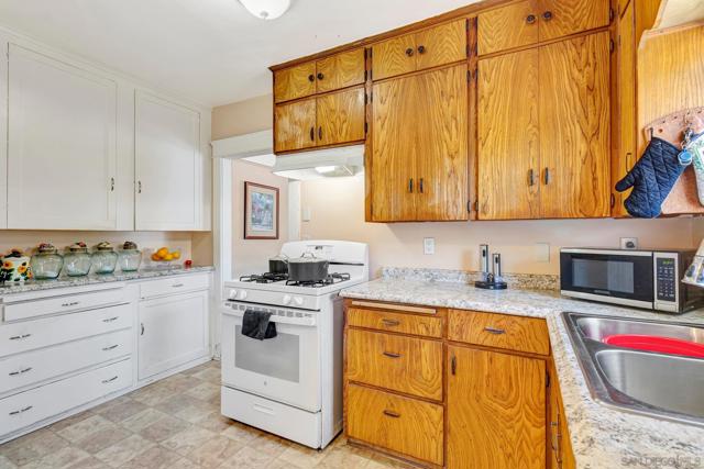 9065 67 Lemon St, Spring Valley CA: https://media.crmls.org/mediaz/60e5f7f6-4676-4bf4-937e-a8c12970a8f7.jpg