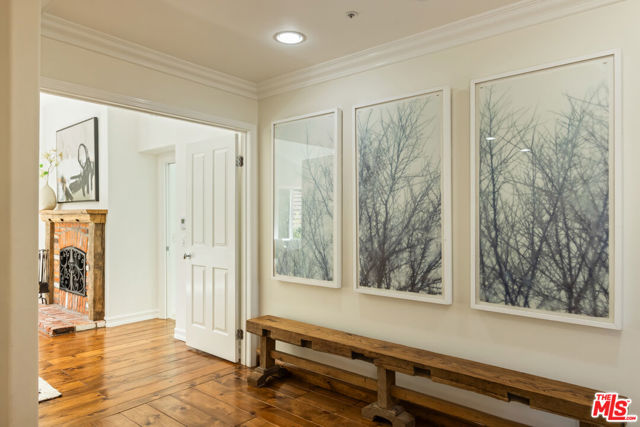 5985 Vista De La Luz, Woodland Hills CA: https://media.crmls.org/mediaz/60e60710-a234-47b9-9999-68d2b1c3a086.jpg