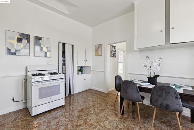 2029 E 22nd St, Oakland CA: https://media.crmls.org/mediaz/60e63157-c448-44a7-a38d-3304def20044.jpg