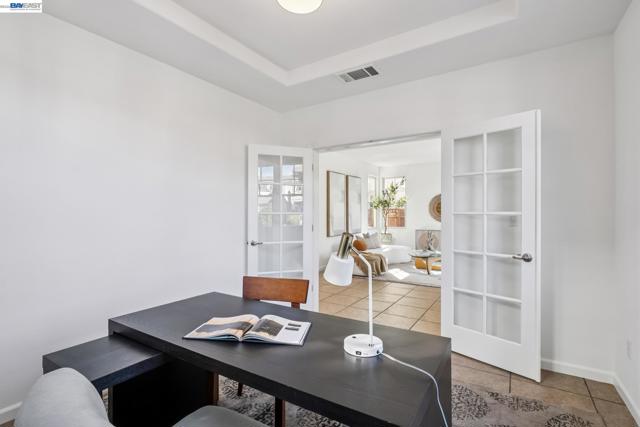 220 Hollister Avenue, Alameda CA: https://media.crmls.org/mediaz/60e72db1-40f2-4f9d-a30e-6745b2c916e4.jpg