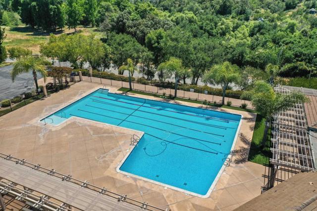 10562 Aspen Gln, Escondido CA: https://media.crmls.org/mediaz/60e7e0f6-b809-4f3d-bb6e-fedb0a74c6f6.jpg