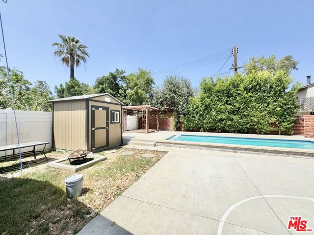 5937 Ranchito, Los Angeles CA: https://media.crmls.org/mediaz/60e855b6-5ce4-443f-bb34-5d2f32e1cdf4.jpg