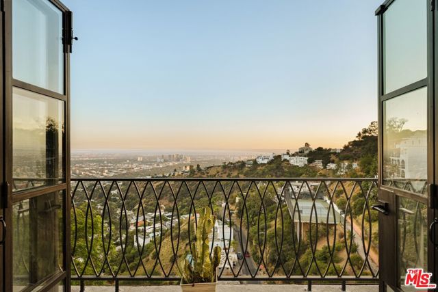 6 Bed Home for Sale in Los Angeles, California