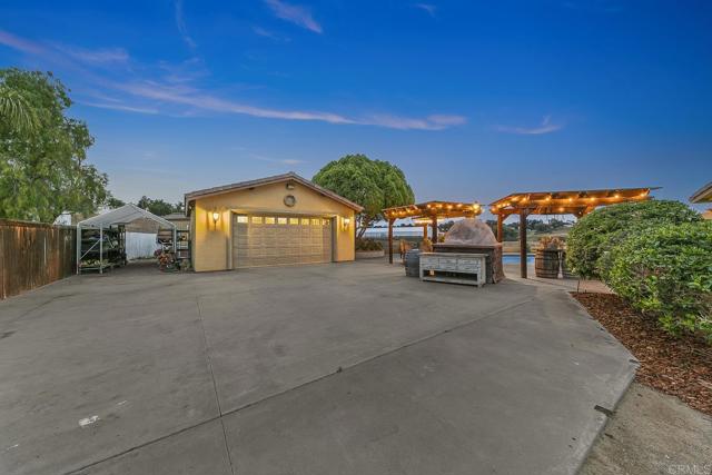 1508 Sequoia Lane, Vista CA: https://media.crmls.org/mediaz/60e97ed0-d471-48d5-9a64-38303221a71c.jpg