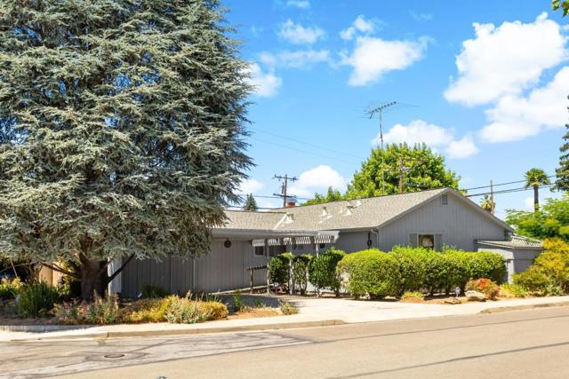 100 Eldora Drive, Mountain View CA: https://media.crmls.org/mediaz/60ea0942-af7c-4741-a5c2-f388dc099633.jpg