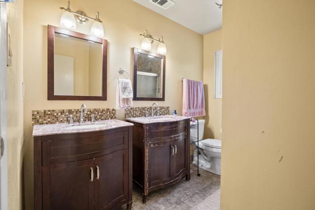 963 Getoun Dr, Concord CA: https://media.crmls.org/mediaz/60ea5ec3-2655-478b-aea9-9c1e6d191b83.jpg