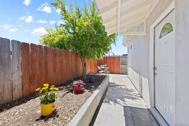 9155 57 Gold Coast Dr, San Diego CA: https://media.crmls.org/mediaz/60ea91a4-0f88-44bc-94bf-ec8ce474e07b.jpg