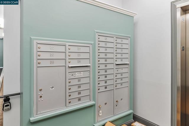 4395 Piedmont Ave, Oakland CA: https://media.crmls.org/mediaz/60ea9741-059d-4a78-ad9a-6b2d91ff0fa4.jpg